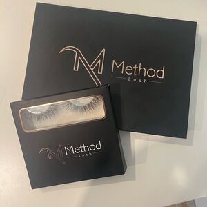 Method Lash scandal three eyelash set with the box